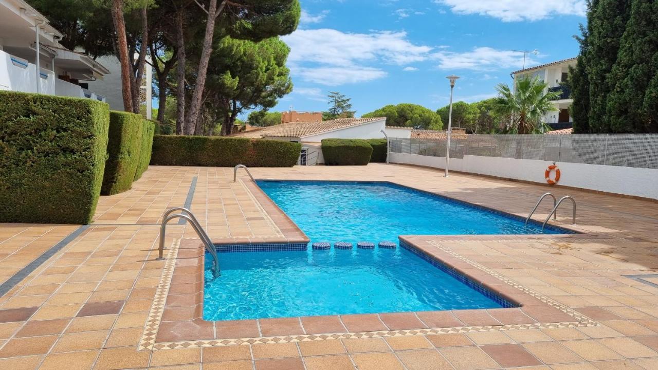 Apartamento Familiar Con Piscina Y Wifi L'Escala Exterior photo